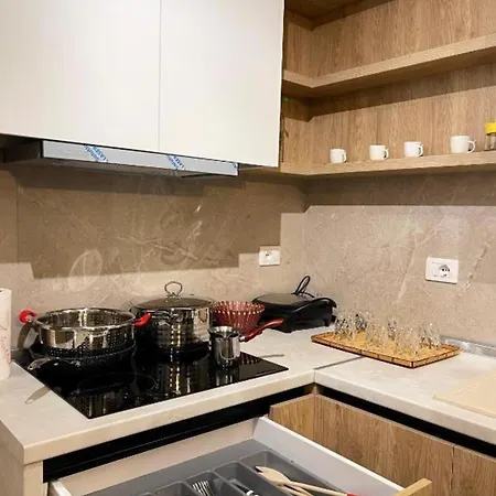 Flori Apartment *