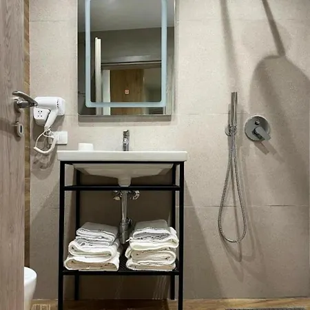 Flori Apartment *