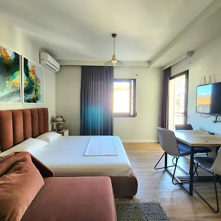 Flori Apartment *